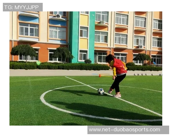 足球内裤的魅力与实用性探讨让你在球场上尽显风采